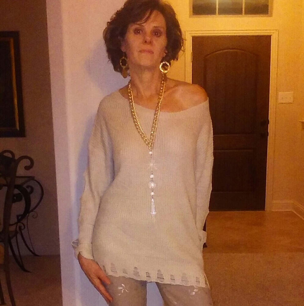Sweater ivory cream distressed cut out - Picture 2 of 3